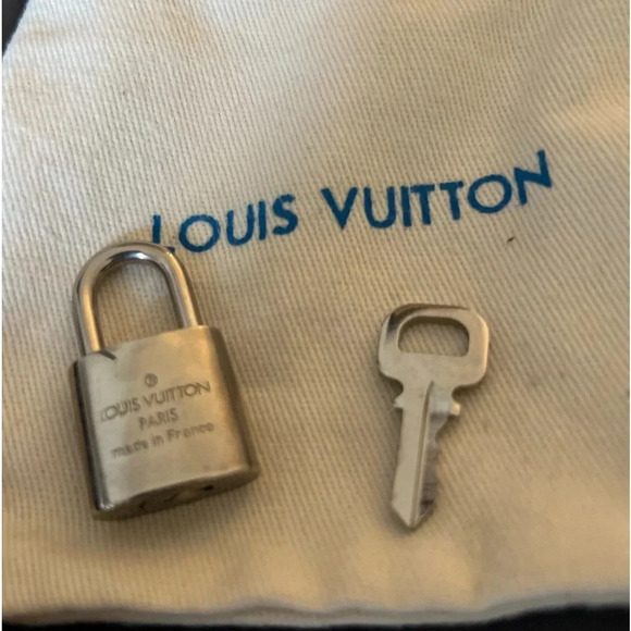 Louis Vuitton Silver lock and Key - Picture 1 of 4